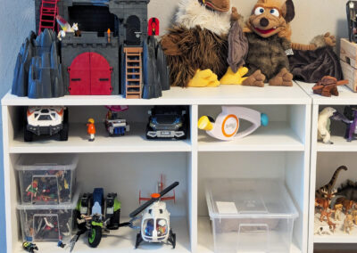 Ein Bild von verschiedenen Spielzeugen für verschiedene Altersstufen. Handpuppen, Palymo, Schleichtiere, Karten und Brettspiele, Battangas, Lego - wir haben alles da.